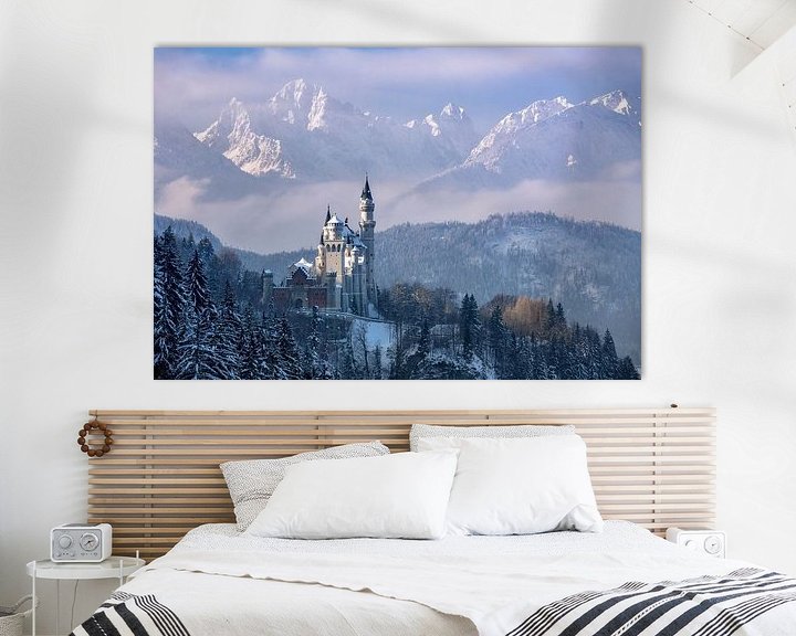 Papier peint Célèbre château de neuschwanstein avec paysage de montagne pittoresque près de füssen, bavière, allemagne